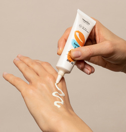 RESIBO Odmładzający krem przeciwsłoneczny do rąk z wit.  HANDS 2.0 SPF 30, 30 ml